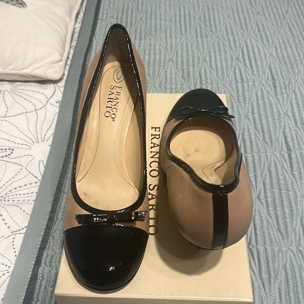 Franco Sarto tan leather and black patent leather 2.5 inch heel